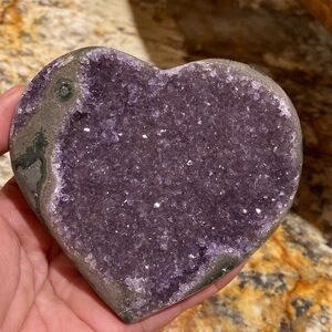 Purple Amethyst Druzy Heart approx 4”x4”x1”. So Sparkly! ✨💜✨💜✨
